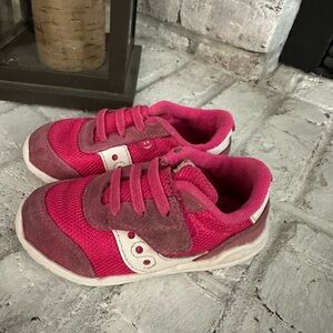 Size 6.5t saucony toddler shoes